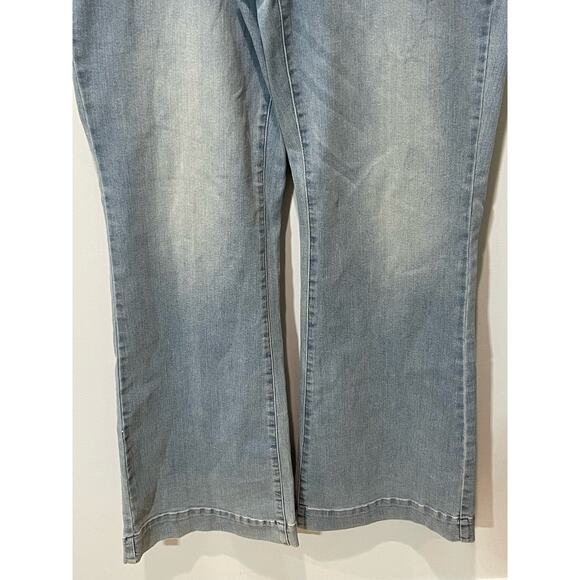 Judy Blue Light Blue Flare Jeans - Picture 2 of 15